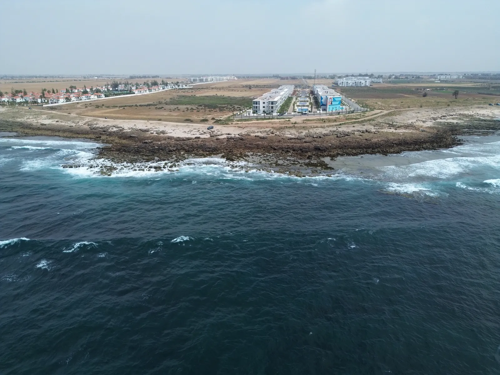 Vue aérienne du chantier Magic House, complexe résidentiel en bord de mer à Mansouria