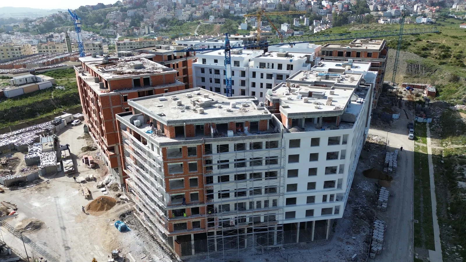 Vue drone de la résidence multifamiliale en construction à Tanger